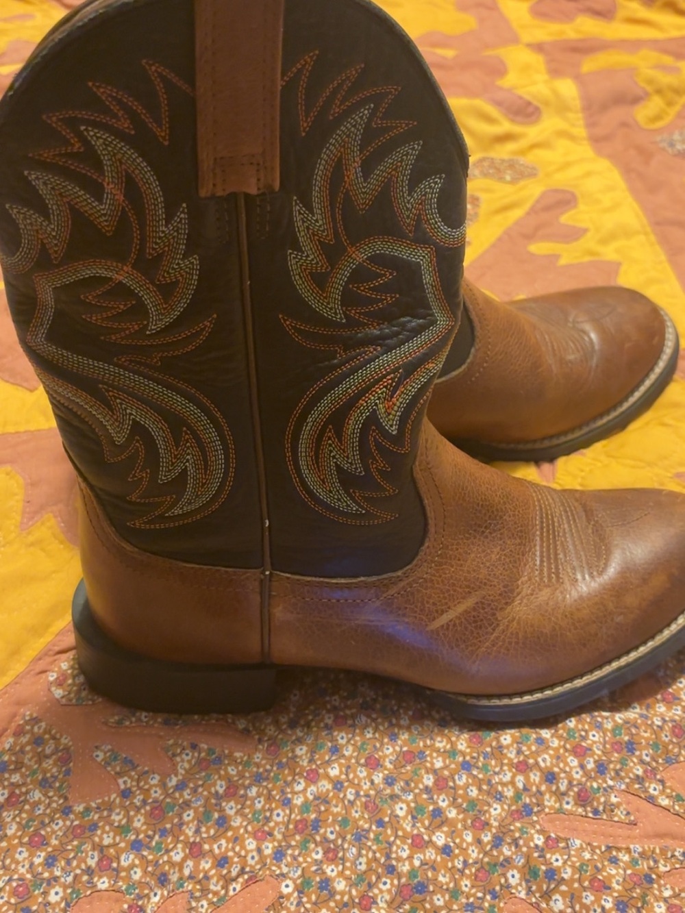 Ariat men’s 9B brown Leather Western Cowboy Boots with Embroidered Shaft